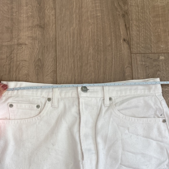 Reformation white denim shorts - Picture 7 of 7